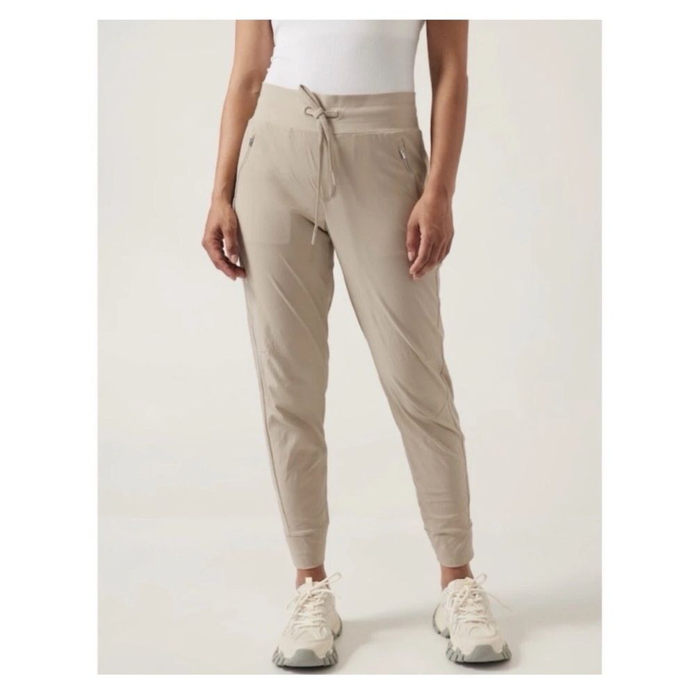 Athleta Trekkie North Jogger in Ecru